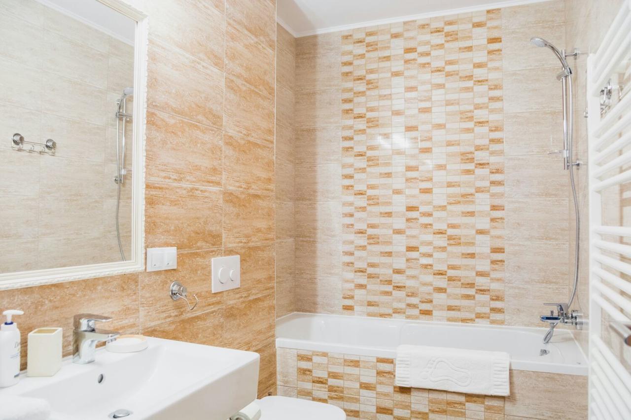 Apartament 4Tourists Braşov Exteriör bild